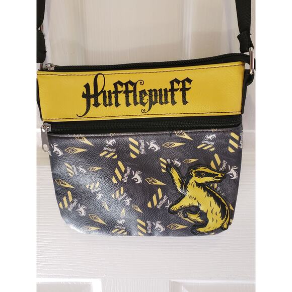 HARRY POTTER crossbody bag EUC - Picture 1 of 3